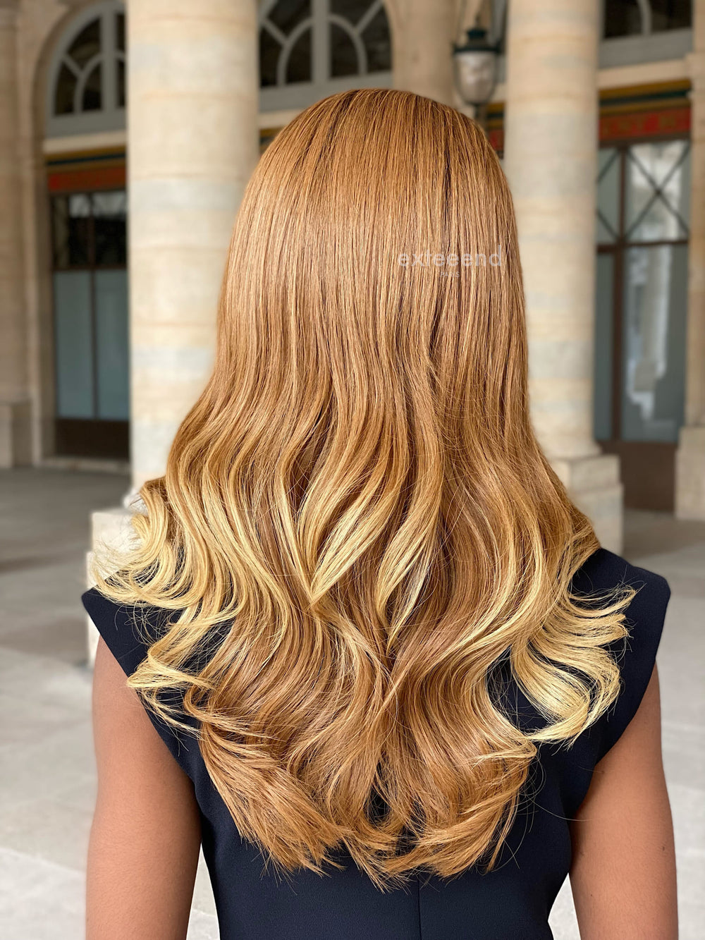 Perruque femme Isis blonde bouclée lacewig frontal indétectable virgin hair pose sans colle ni gel glueless Exteeend Paris